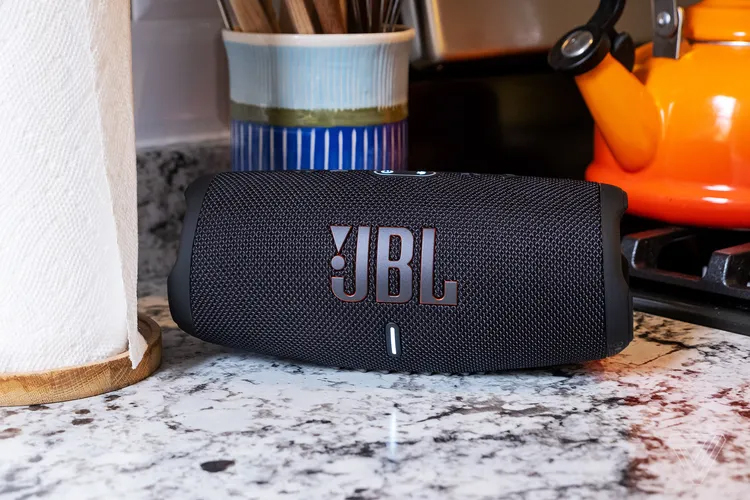  JBL Charge 5