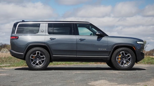 Rivian R1S - بهترین ماشین برقی با توانایی آفرود