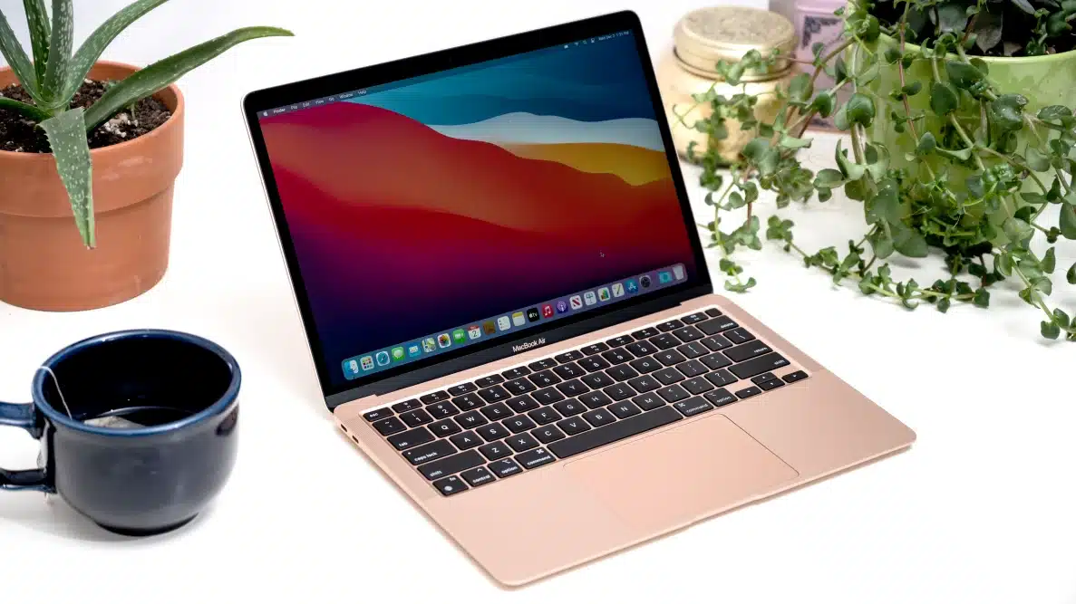 بهترین مک بوک برای برنامه نویسی MacBook Air M1